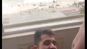 Mamando com gosto essa piroca de 27 cm com essa vista linda da praia (completo no red)