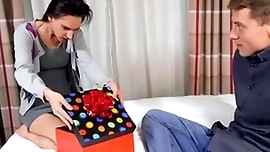 Bisexual fuckers drill nympho floosie in threesome fuck