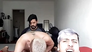 Um putinho queria comer meu namorado ander abiding mas tinha que levar a piroca do kxorro! peel completo vc encontra no meu xvideos red!