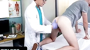 Naughty twink myott hunter craft his doctor close by penetrate his tight asshole - doctor tapes